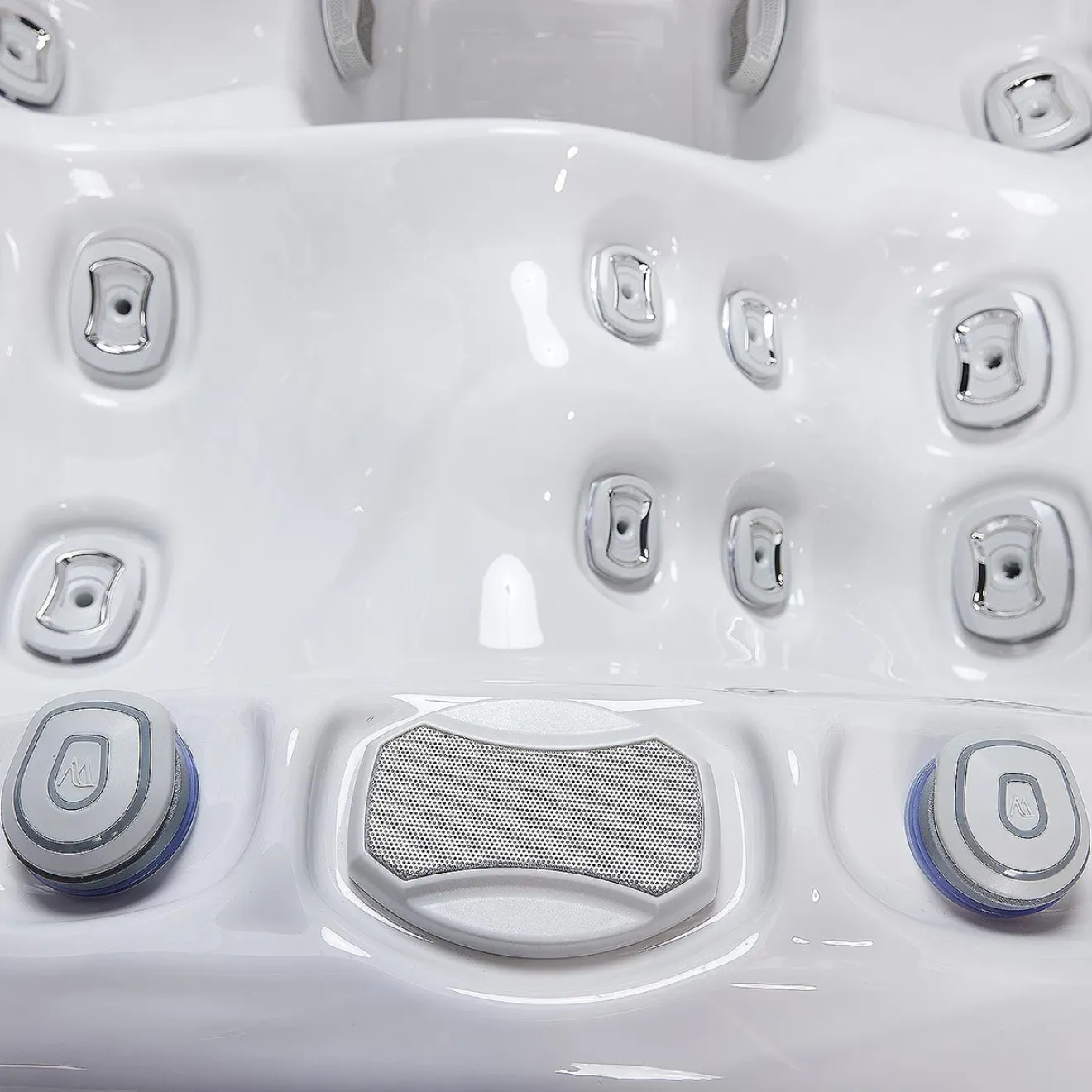 Wellis Whirlpool MAKALU Premium Life aus der Life Line Serie - der Familienwhirlpool von Wellis