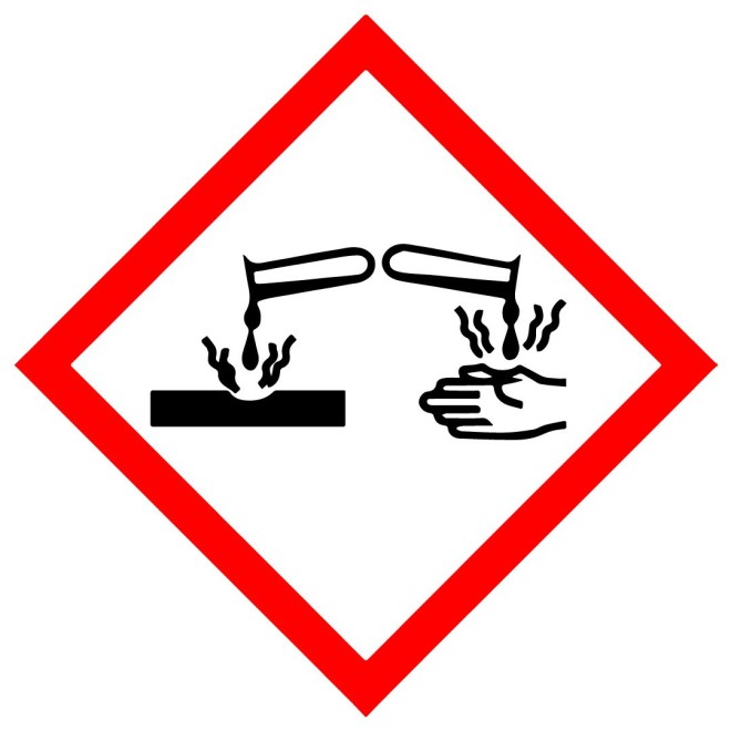 Achtung: Biozidprodukt kann Haut und Augen schwer schädigen und Metalle angreifen – Gefahrensymbol Ätzend